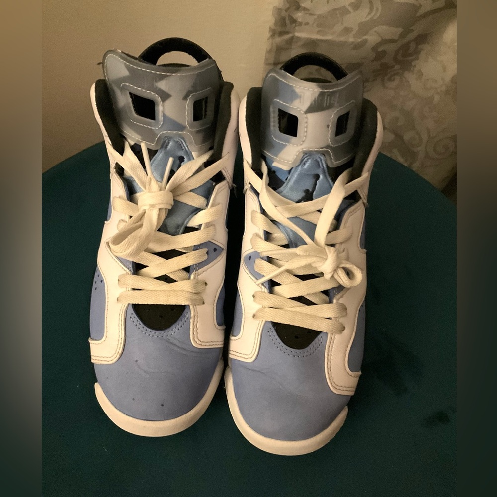 Jordans retro six boys size 6